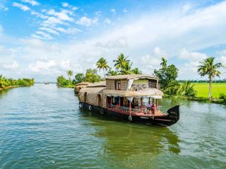 Kerala Backwaters: ชีวิตที่ไหลรินไปกับสายน้ำ