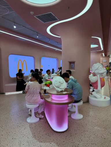世界一ピンクなマクドナルドは深センにあります。 | Trip.com 深セン