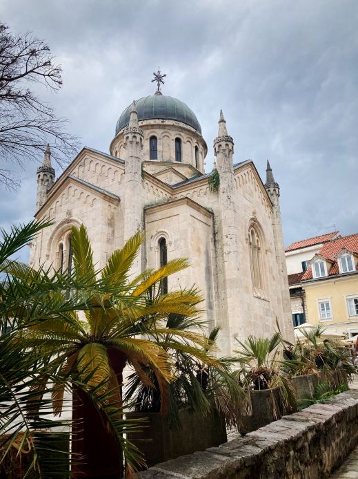 Dubrovnik Budget Hack: Stay in another country?! 🇭🇷 🇲🇪