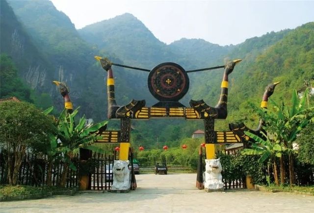 Chabuxi, where you can enjoy azalea flowers while taking a spring outing.