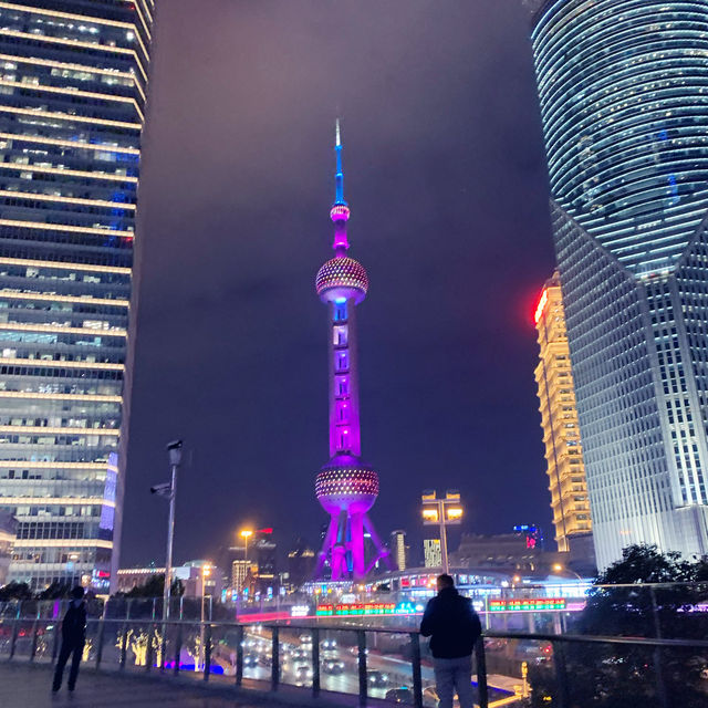 上海東方明珠塔外表探秘：鑲嵌在城市天際線的璀璨明珠