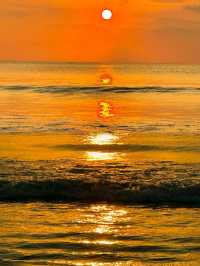 巴厘島金巴蘭海灘：日落時分的浪漫之旅