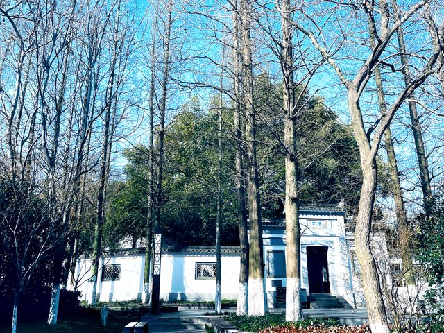 陋室，位於安徽省馬鞍山市和縣曆陽鎮陋室東街，是唐朝長慶四年（公元824年）詩人劉禹錫任和州刺史時所建