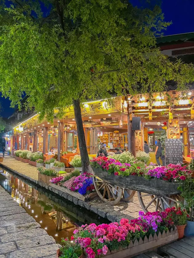 I've been to Lijiang 5 times in a year, just for this little riverside restaurant