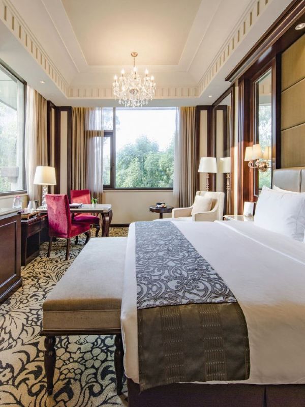 🌟 Fuzhou's Finest: C&D Hotel's Luxe Comforts 🌟