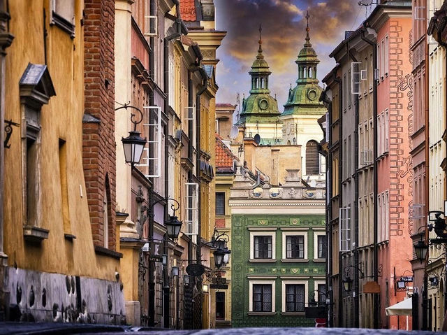 Warsaw Old Town: The Heart of Poland, A Song of Resilience 🏰🇵🇱