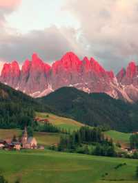 Discovering Dolomites: God's Backyard in the Alps 🎨⛰️