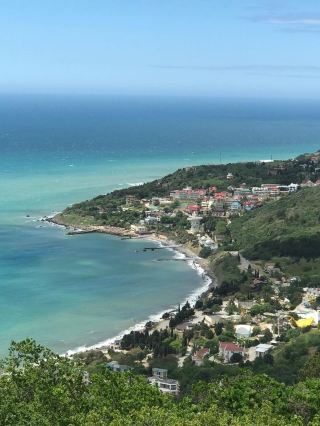 🌊💙 Simeiz: A Gem of Turquoise Sea and Scenic Trails 🌿📍