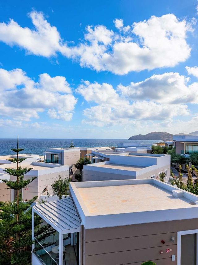 🌊✨ Unwind in Crete's Luxurious Royal Blue Resort 🌟🏖️