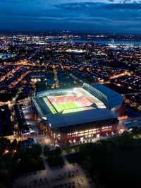 🌟 UK's Must-See Marvels: History, Nature & Football 🌟