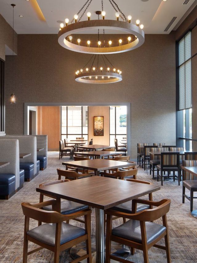 🌟 South Bend's Suite Spot: Hilton's Luxe & Locale 🏨✨