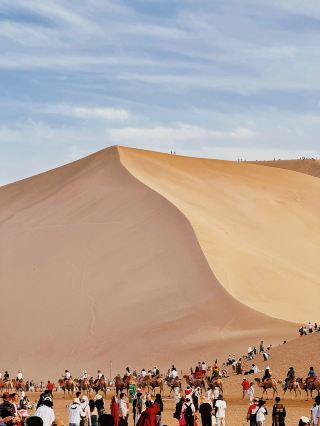 You really need to visit Dunhuang to see the Crescent Spring, which never dries up, a miracle oasis in the desert