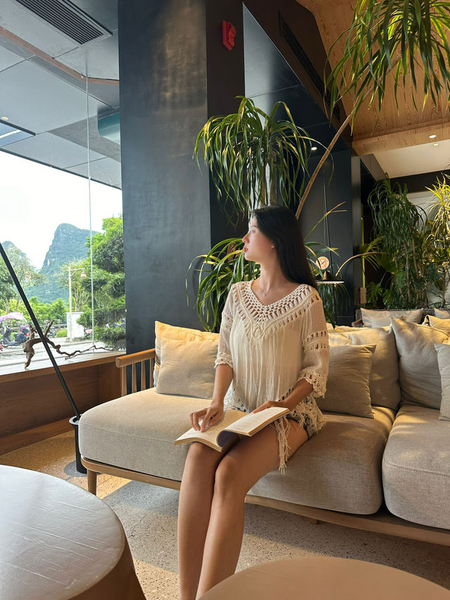 這家酒店為了方便直接開進了景區裏！。