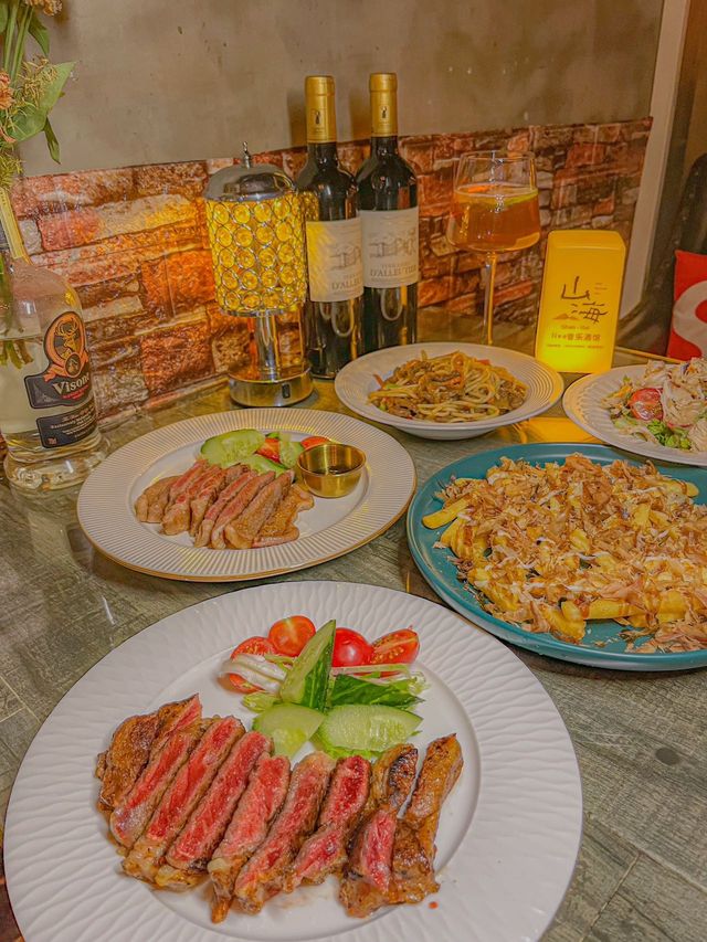 這家小酒館簡直就是我的桃花源。