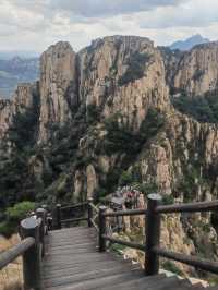 「齊魯小黃山」天嵮山  丹崖絕壁 奇峰林立。