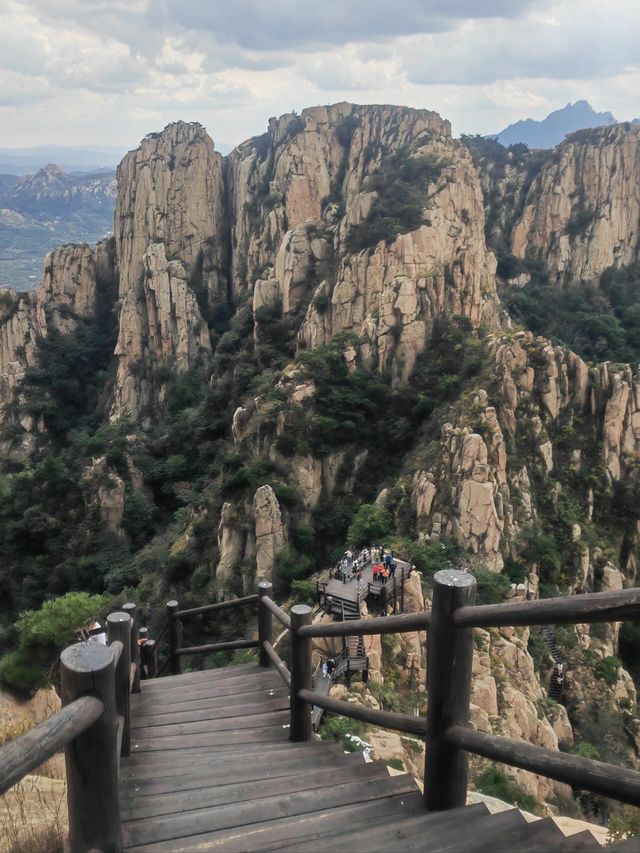 「齊魯小黃山」天嵮山  丹崖絕壁 奇峰林立。