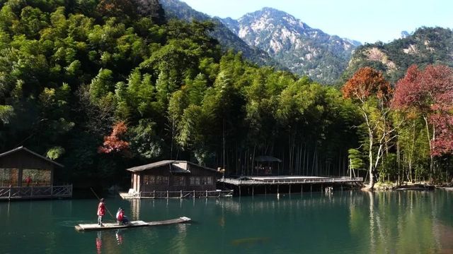 覓趣秋浦河，尋詩醉山野。