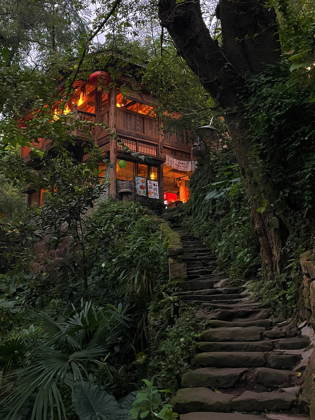 金剛碑｜嘉陵江邊的老村落。