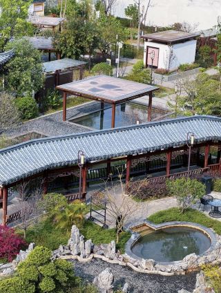 梅州市興寧市玖崇湖溫泉特色小鎮。