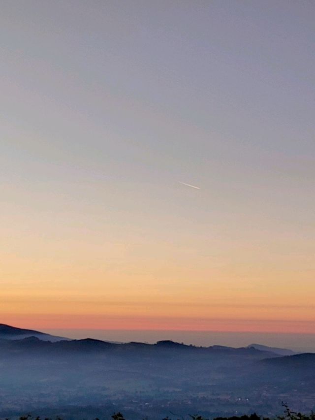 Magical Sunset from Monte Naranco: A Breathtaking View of Oviedo 🌅🏞️
