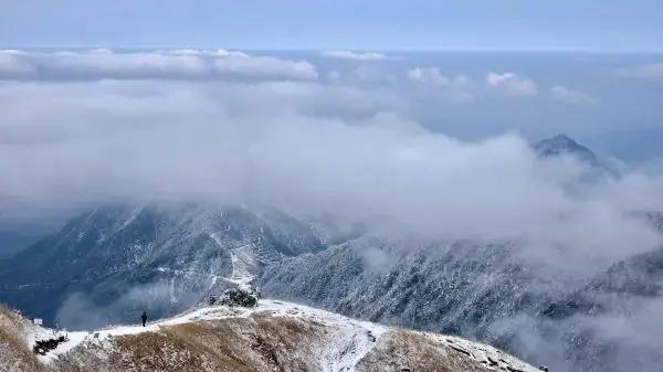 Discover the Secret to Stunning Cloud Seas at White Wugong Mountain!