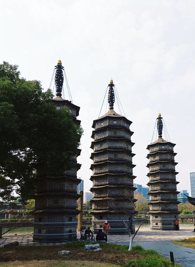 鎮龍三塔