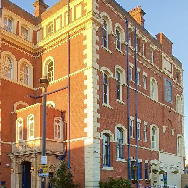 Raise a Glass to History at Grimsby’s Yarborough Hotel 🍻 