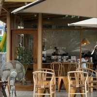 【🌿曼谷Ratchada隱世湖畔Cafe！坐池塘邊放空半日超治癒～】