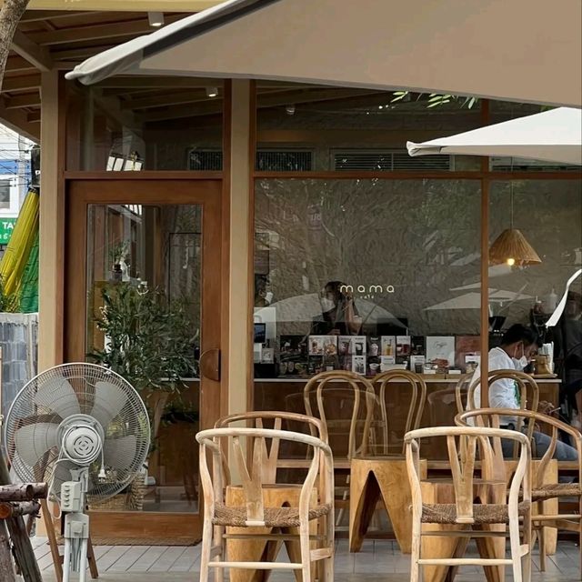 【🌿曼谷Ratchada隱世湖畔Cafe！坐池塘邊放空半日超治癒～】