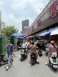 全中国の味が並ぶ屋台街