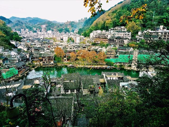 Backpacker’s Guide to Fenghuang Ancient Town: A Journey Through Time and Frame