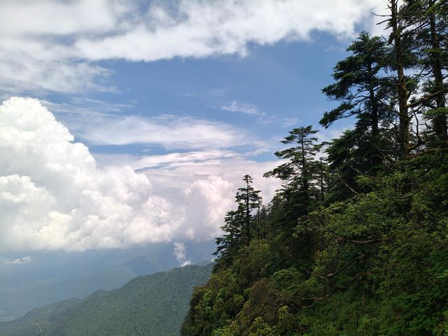 世界桌山-瓦屋山，來邂逅一場雲端的綺夢，奔赴這場心靈之約！