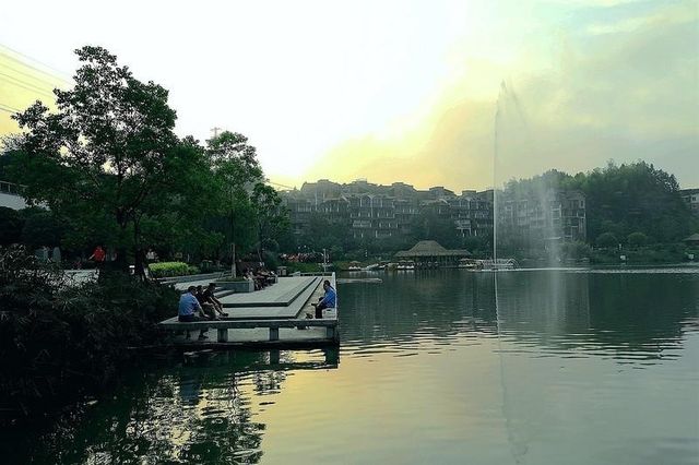 丹霞奇觀·千年土城·四渡赤水微醺浪漫