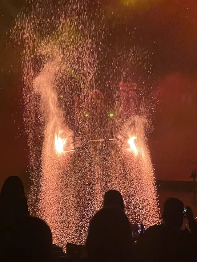 來赤坎提前享受聖誕的狂歡啦！