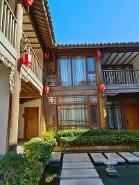 泊心雲舍 · 麗江古城花夢慢旅指南 住進花神的庭院推開泊心