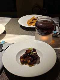 Отель с изысканным рестораном внутри.