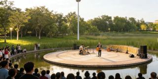 งานเทศกาลส่งท้ายปีเก่าต้อนรับปีใหม่ริมทะเลสาบเหวยซานเริ่มต้นขึ้นแล้ว