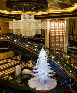 Lying down to watch the Bund night view, this hotel's location is absolutely incredible!