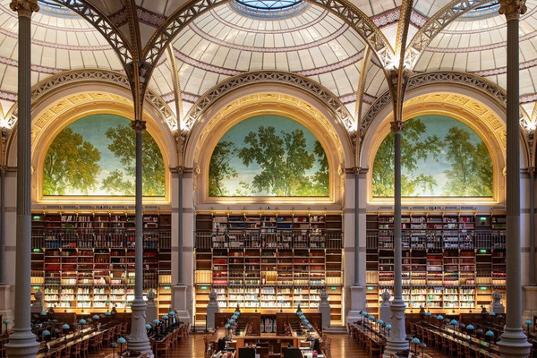 フランス｜図書館を「震撼的」と表現することは滅多にありません