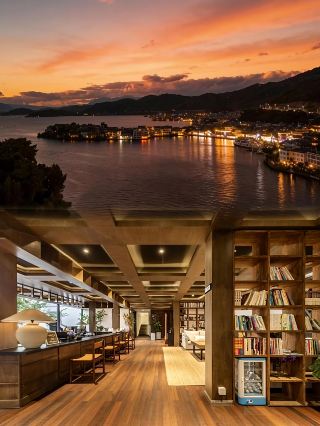Stay in a Seaside B&B in Shuanglang and Live in the Sunset of Erhai Lake