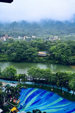 想不到這裡雨後山色，空前的美！