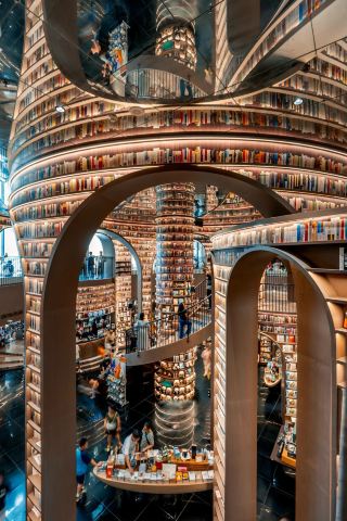 Is the Dujiangyan Zhongshu Bookstore really worth visiting even though it’s a lesser-known spot?