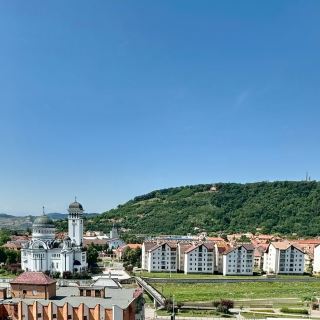 วิวจากดาดฟ้าที่สวยจนลืมหายใจ — มนต์เสน่ห์แห่งเส้นขอบฟ้าเมือง Sighișoara ที่สลัดไม่หลุดจริงๆ