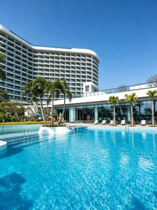 Stay at Beihai Marriott Resort and swipe your card at the back gate for direct access to Silver Beach, lie in bed and watch the sea