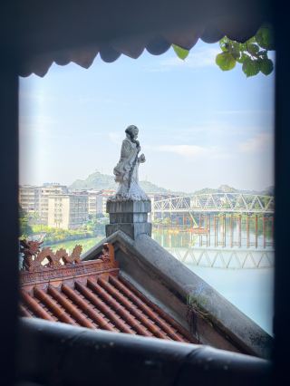 So far, I've found my second favorite temple in Hunan.