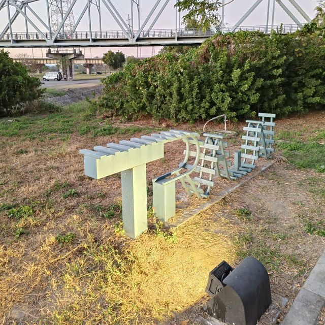 高屏舊鐵橋 夕陽餘暉美不勝收