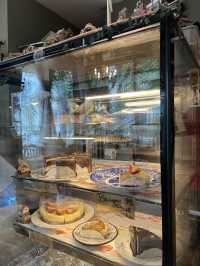 Munasir ร้านกาแฟนั่งชิวริมสระ ณ พัทยา