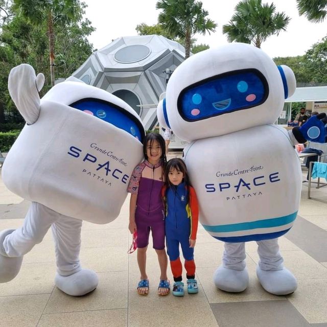 2 สาวตะลุย Grand Centre Point Space Pattaya 🪐🌀🌖