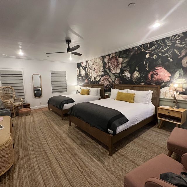 Fleur Noire Hotel โรงแรมบูติคใน Palm Spring, CA.