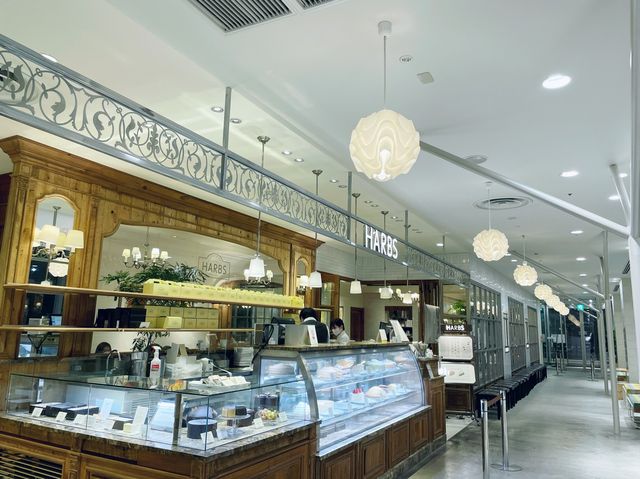 超人気ケーキ店HARBSハーブス
